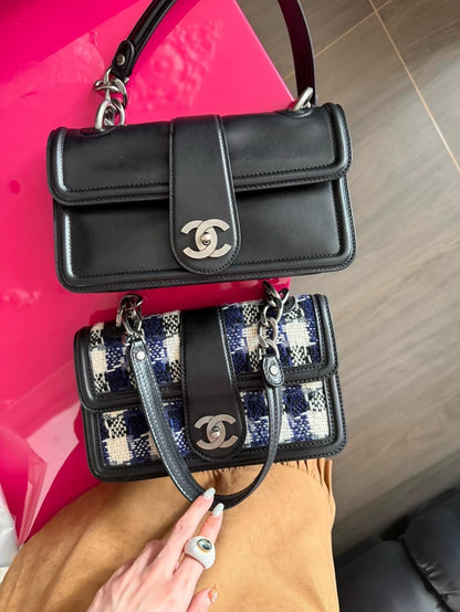 Chanel handbag in black and silver box calfskin with chain