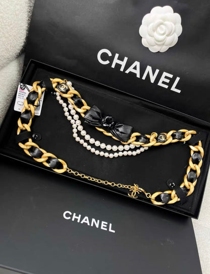 CHANEL Chanel 20A Gold Leather Chain with Black Bow Pearl Chain Waist Belt - 80cm Accessories - Vintage fashion from Wararni