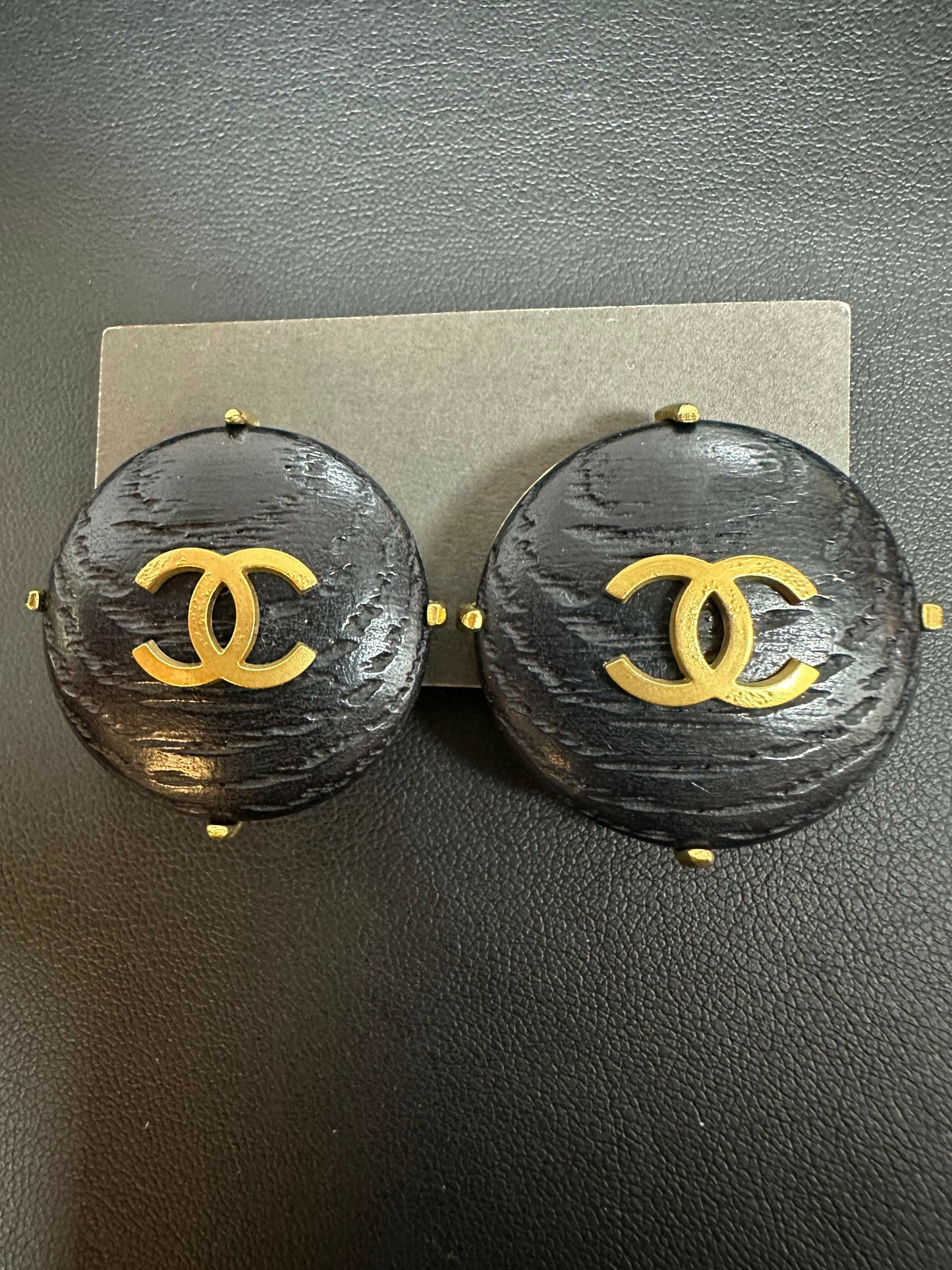 Chanel Vintage 94A Wood Black Gold Plated CC Clip-on Earrings