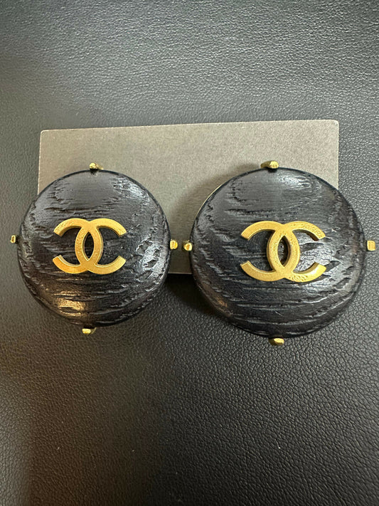 Chanel Vintage 94A Wood Black Gold Plated CC Clip-on Earrings