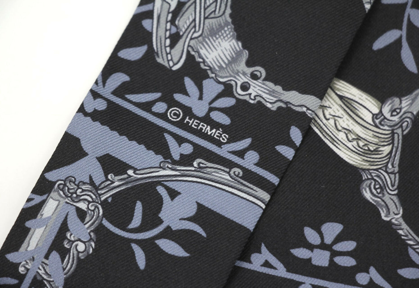 Hermès 2021 Silk Etriers Remix Stirrup Twilly in Dark Blue and Black