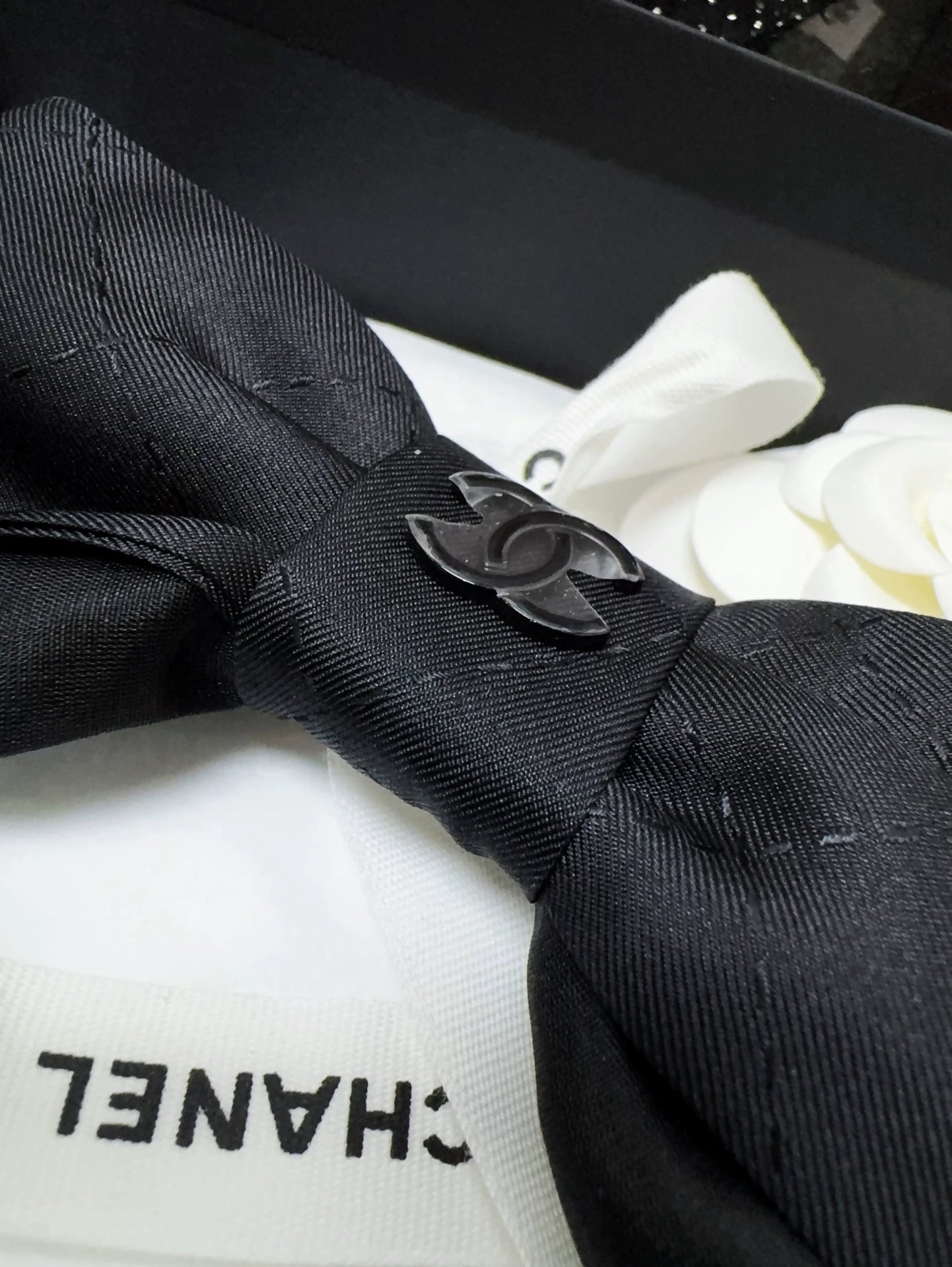 Chanel 25k black bow hairpin