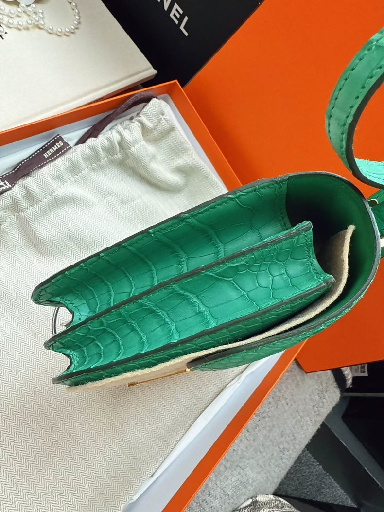 Hermes Constance 19 Green Matte Alligator Leather gold hardware