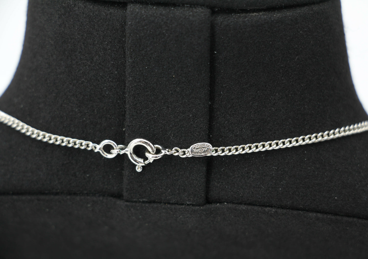 Chanel Vintage 07V Enamel Classic White CC Light Gold Necklace