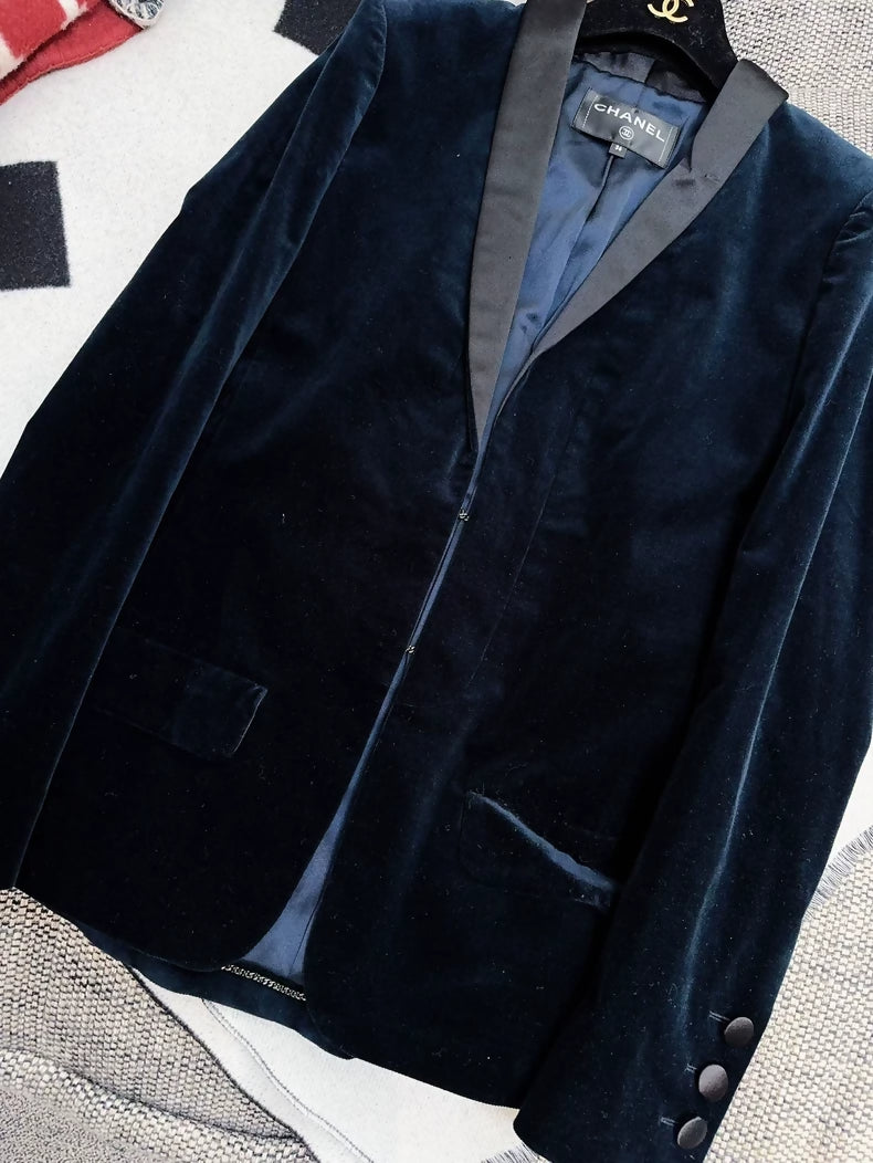 Chanel 18A midnight blue velvet suit jacket
