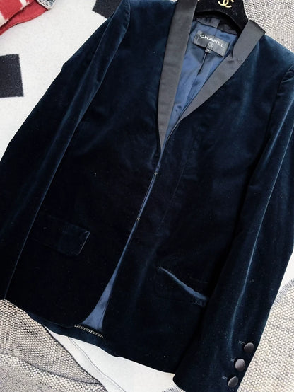 Chanel 18A midnight blue velvet suit jacket