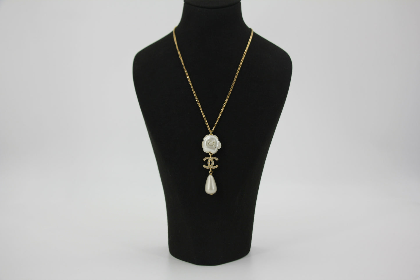 Chanel A20A Imitation Pearl Camellia Pendant Light Gold Necklace