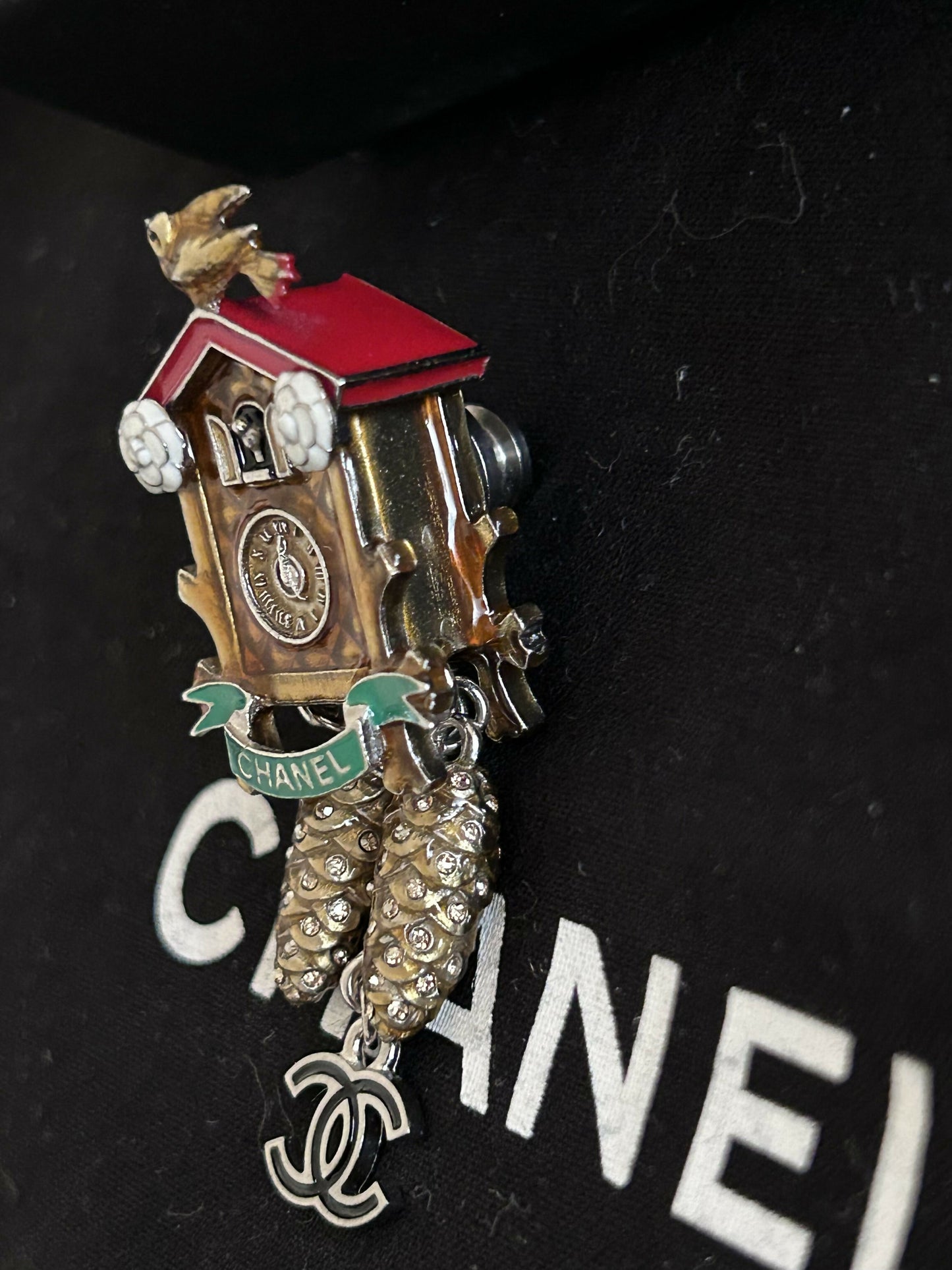 Chanel Métiers d'Art 2015 Salzburg Runway brooch