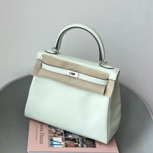 Hermès Kelly 25 – Bubble Green Swift Leather with Silver Buckle