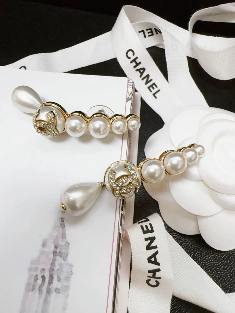 Chanel 22S gradient pearl teardrop earrings