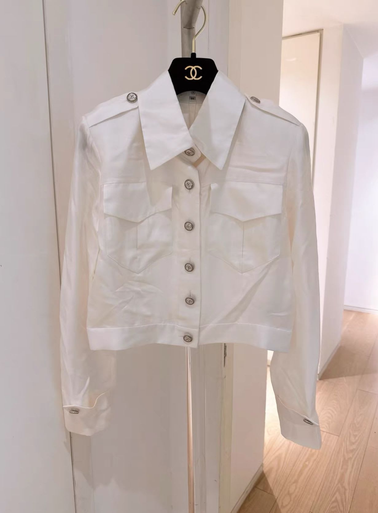 CHANEL Chanel 19 white silk jacket - 34 Jacket - Used fashion item from Wararni