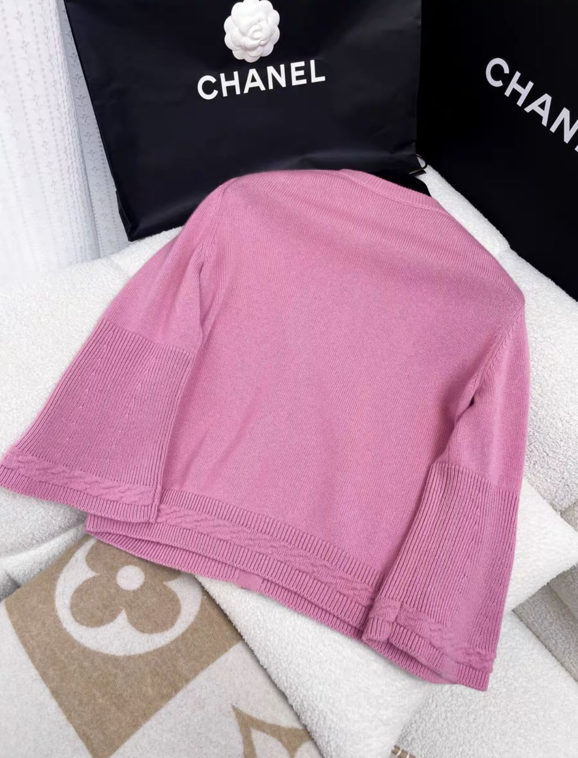 Chanel pink cashmere knitted cardigan