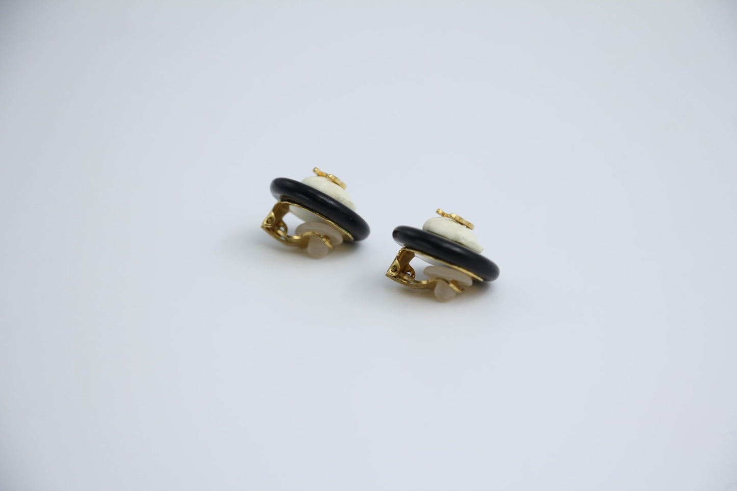 Chanel Vintage 96C Gold Plated Resin Shell Cc Logo Ear Clip