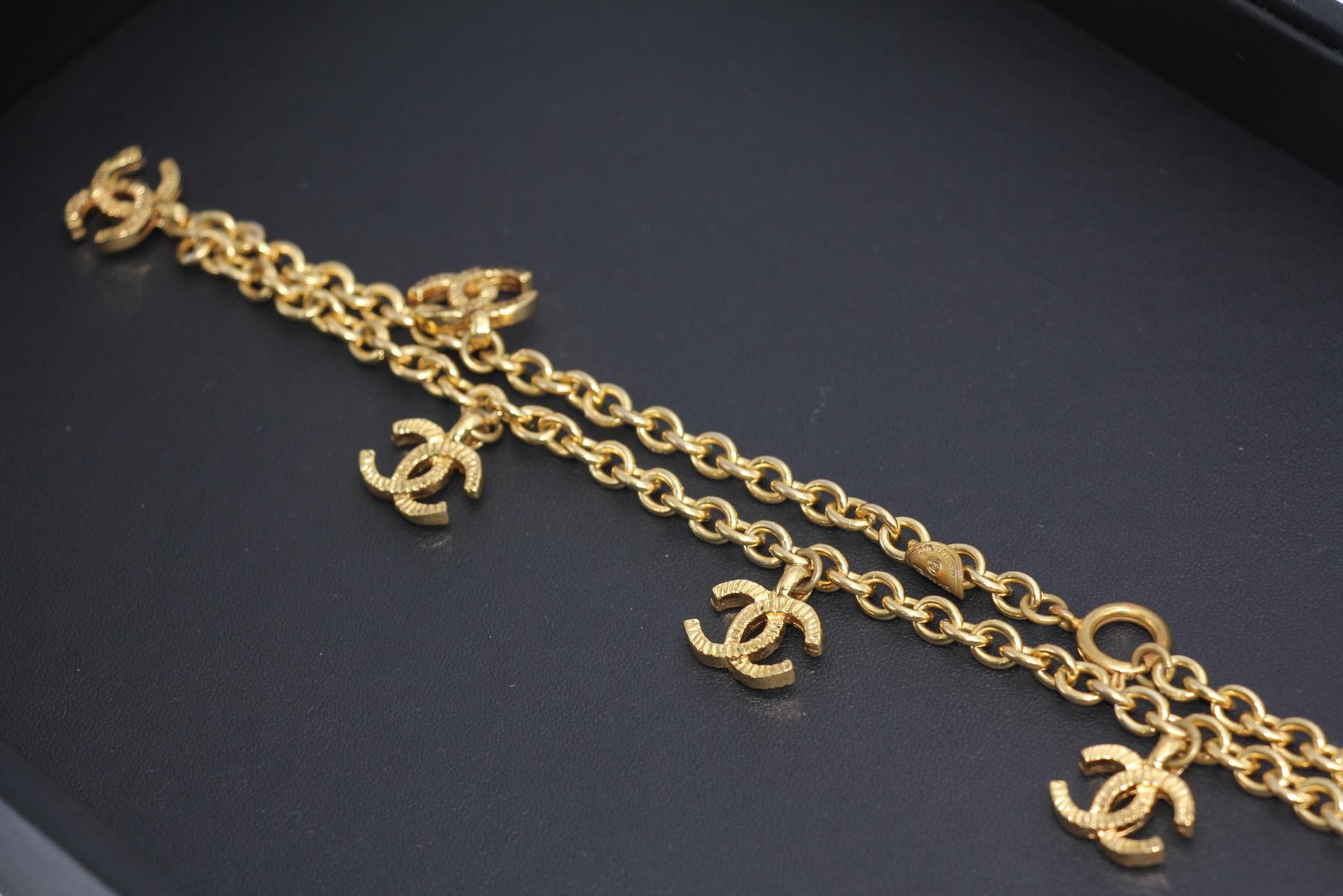 CHANEL Chanel Vintage 71 80 Gold Plated Five Cc Necklace - Onesize Fashion Jewellery - Vintage fashion from Wararni