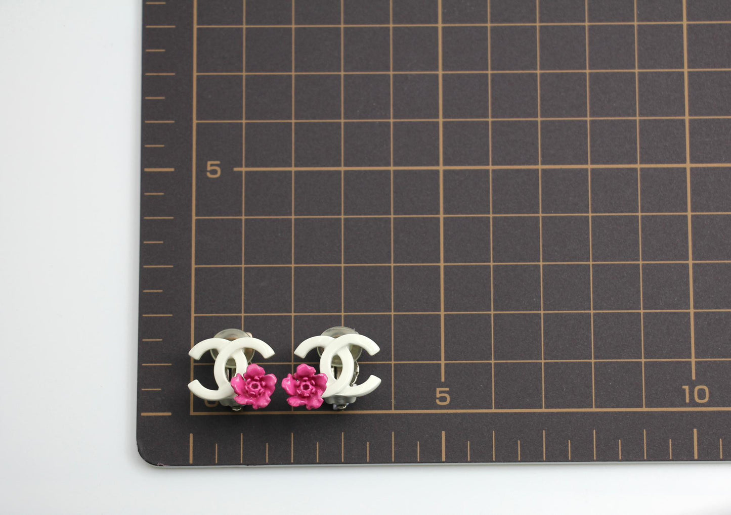 Chanel Vintage 04P Resin Pink Flower Earrings