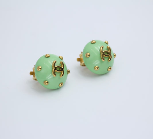 CHANEL Chanel Vintage 96C Resin Light Green Beanie Earrings - Onesize Fashion Jewellery - Used fashion item from Wararni