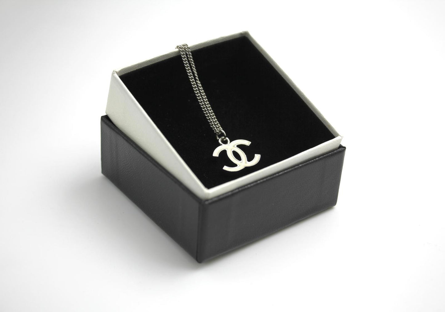 Chanel Vintage 05V Enamel White Necklace