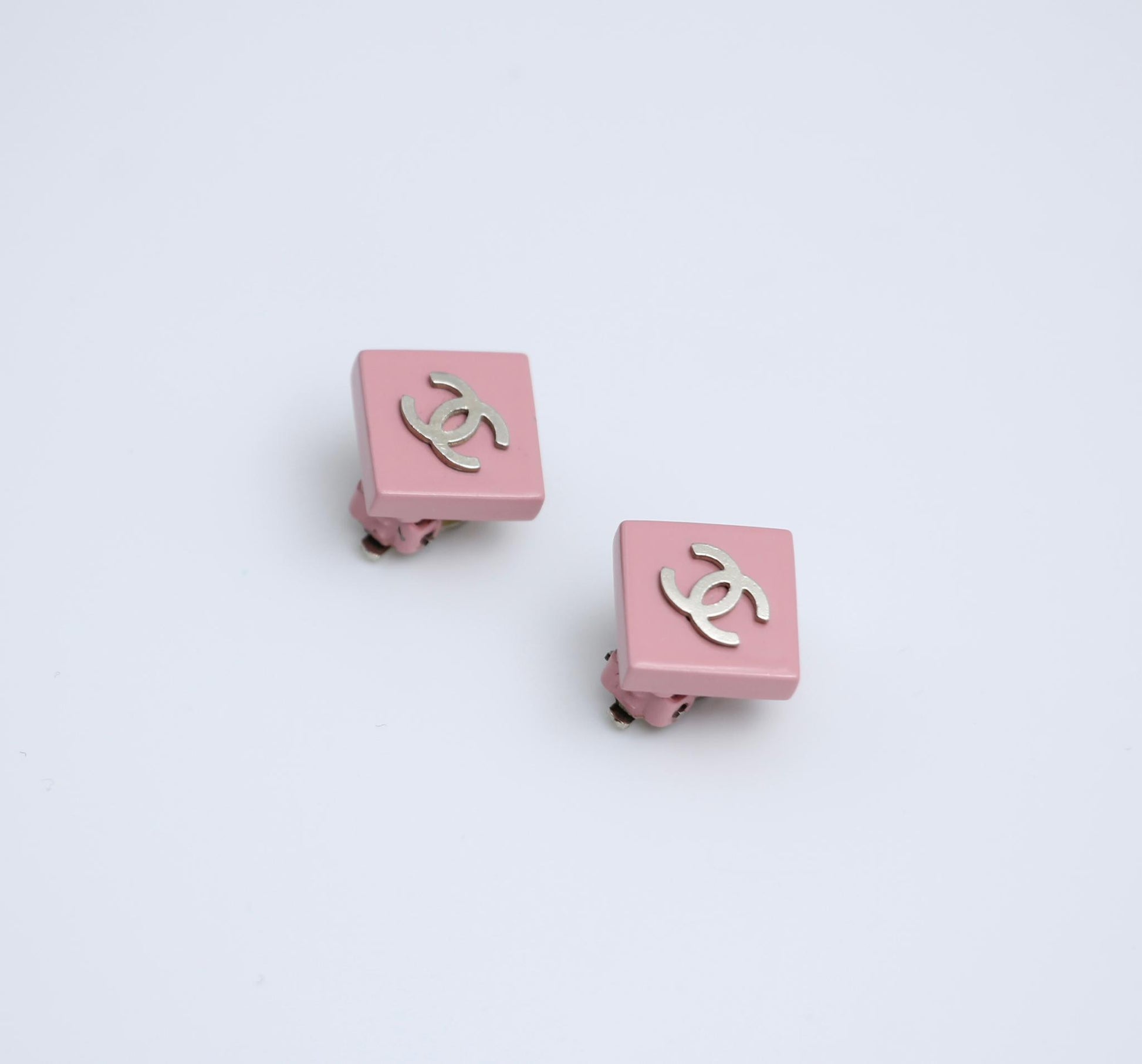 CHANEL Vintage Chanel 04P Pink Diamond Resin Clip-On Earrings - Onesize Fashion Jewellery - Vintage fashion from Wararni