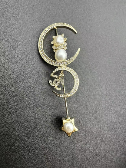 CHANEL Chanel A20 Metal Rhinestone Imitation Pearl Cat Brooch - Onesize Fashion Jewellery - Secondhand luxury from Wararni