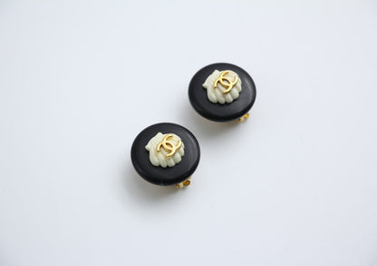 Chanel Vintage 96C Gold Plated Resin Shell Cc Logo Ear Clip