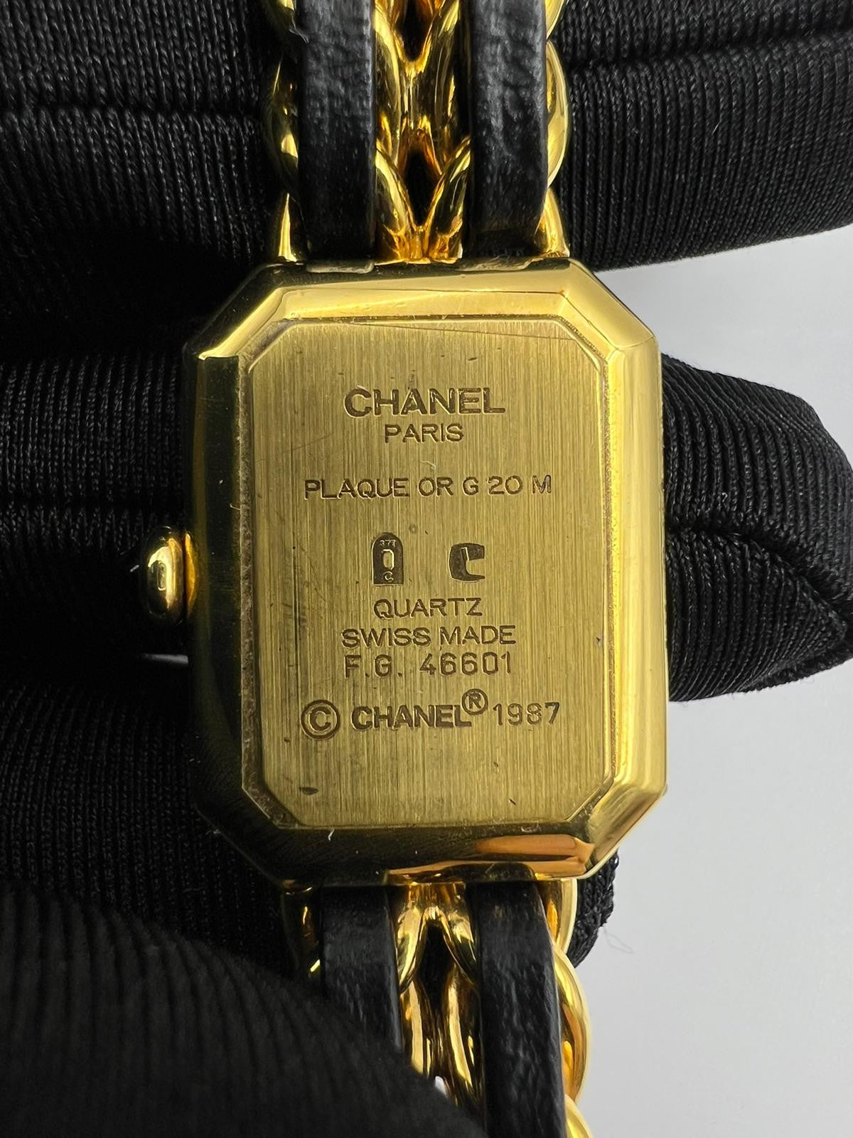 Chanel Vintage 87 Premiere Black Sugar Cube Leather Chain Watch S