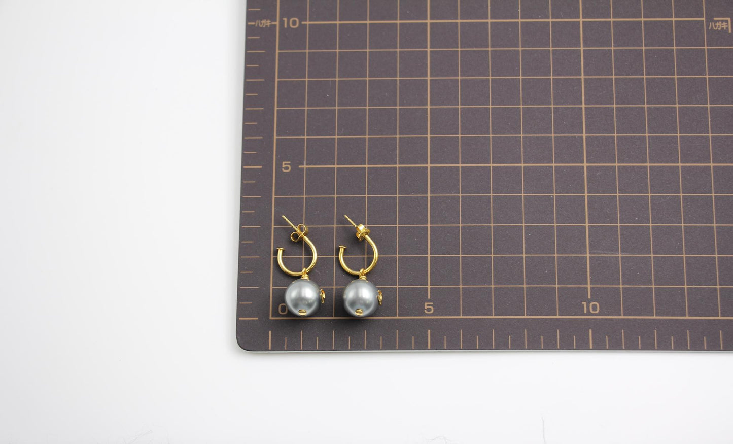 Chanel Vintage 02 Imitation Pearl Gray Wave Dangle Earrings