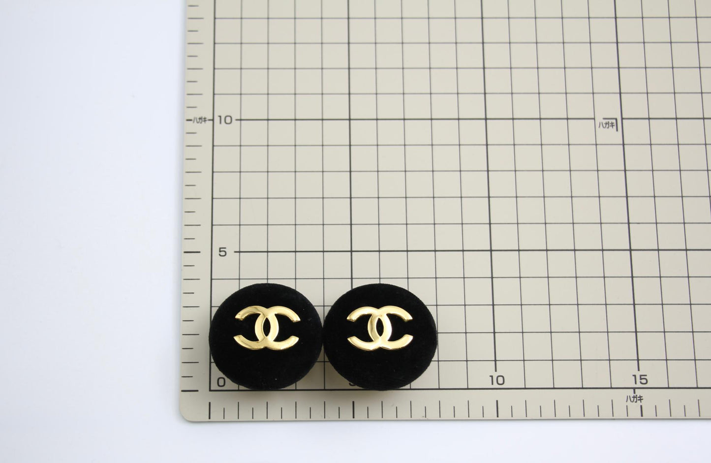 Chanel Vintage 86 Black Velvet Gold-Plated Round Large Cc Earrings