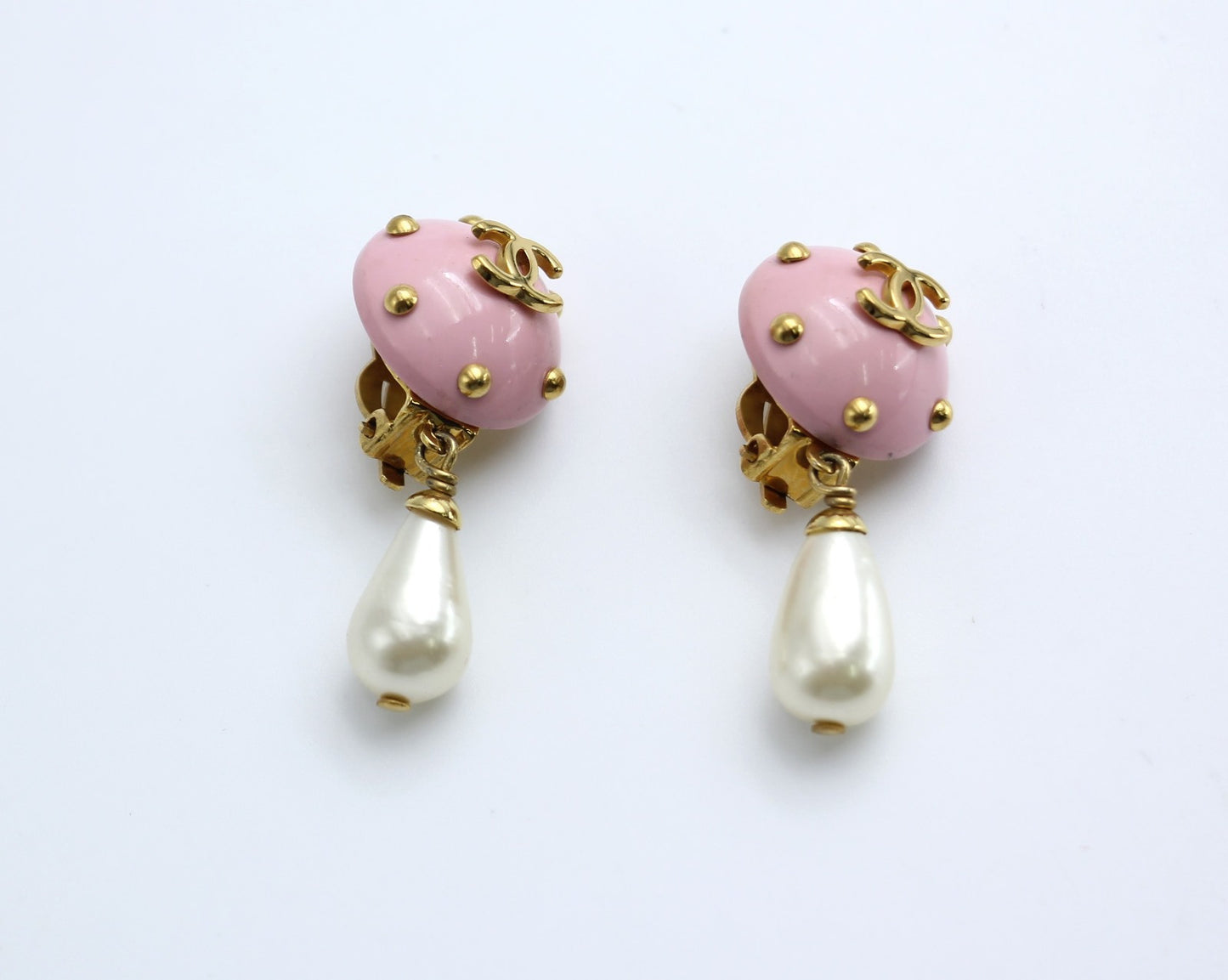 Chanel Vintage 96C Resin Pink Bean Imitation Pearl Earrings