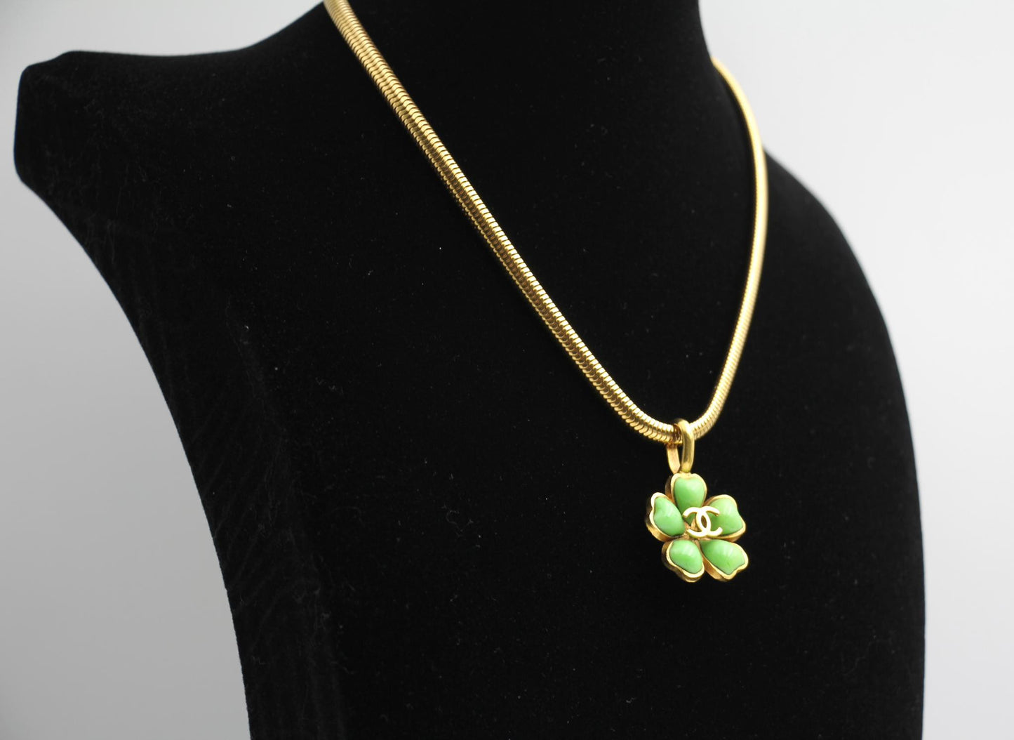 Chane Vintage 97P Glazed Green Camellia Pendant Necklace