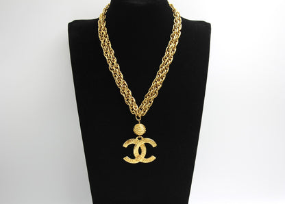 Chanel Vintage 71 80 Year Gold Plated Cc Logo Ball Pendant Necklace