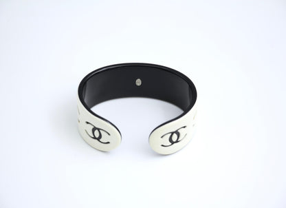 Chanel Vintage 02P Resin Black And White Cc Choker