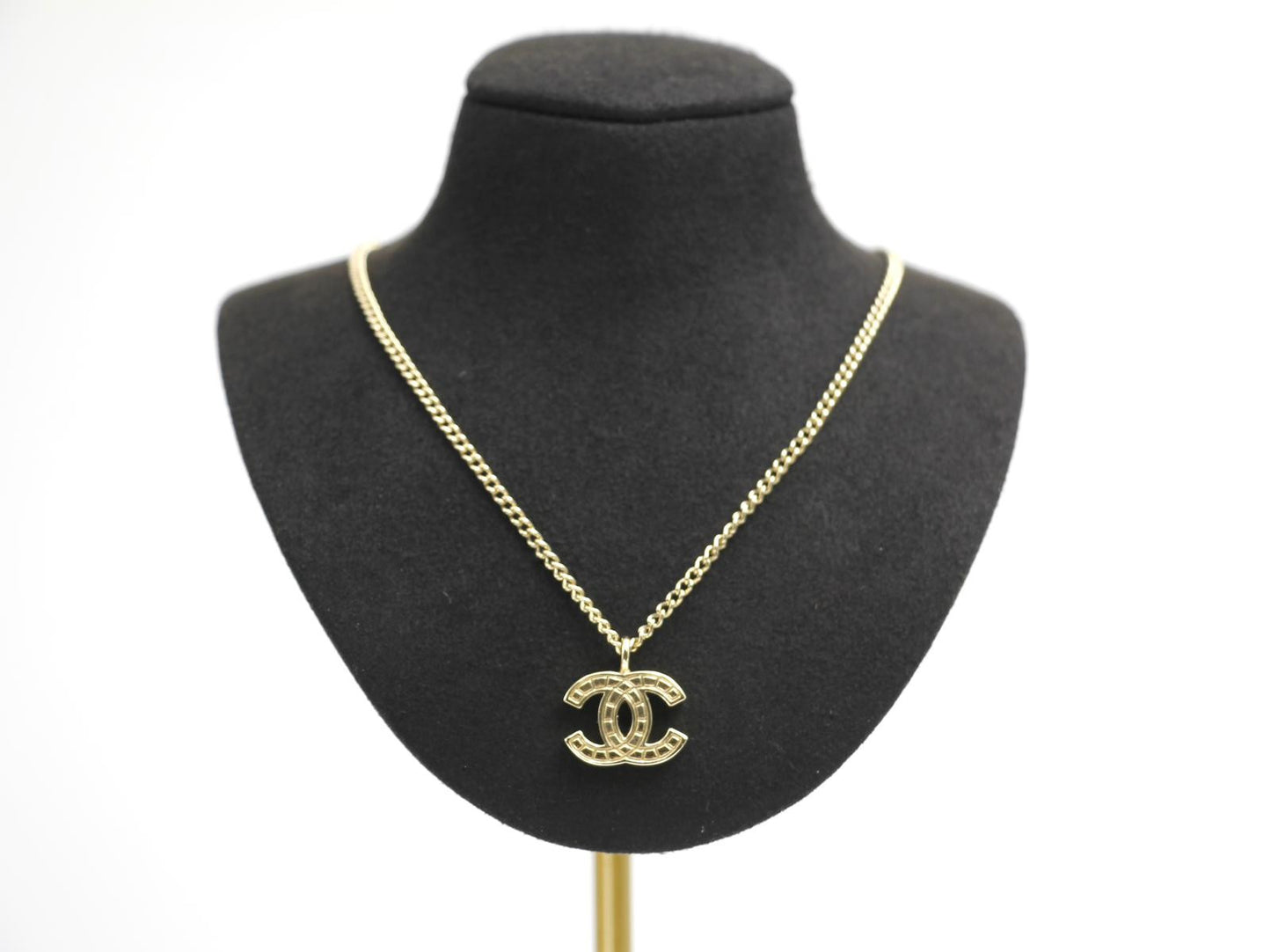 Chanel Vintage 07V Metallic Silver Cc Necklace