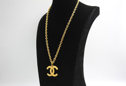 Chanel Vintage 81 85 Year Gold Plated Brushed Line Long Necklace