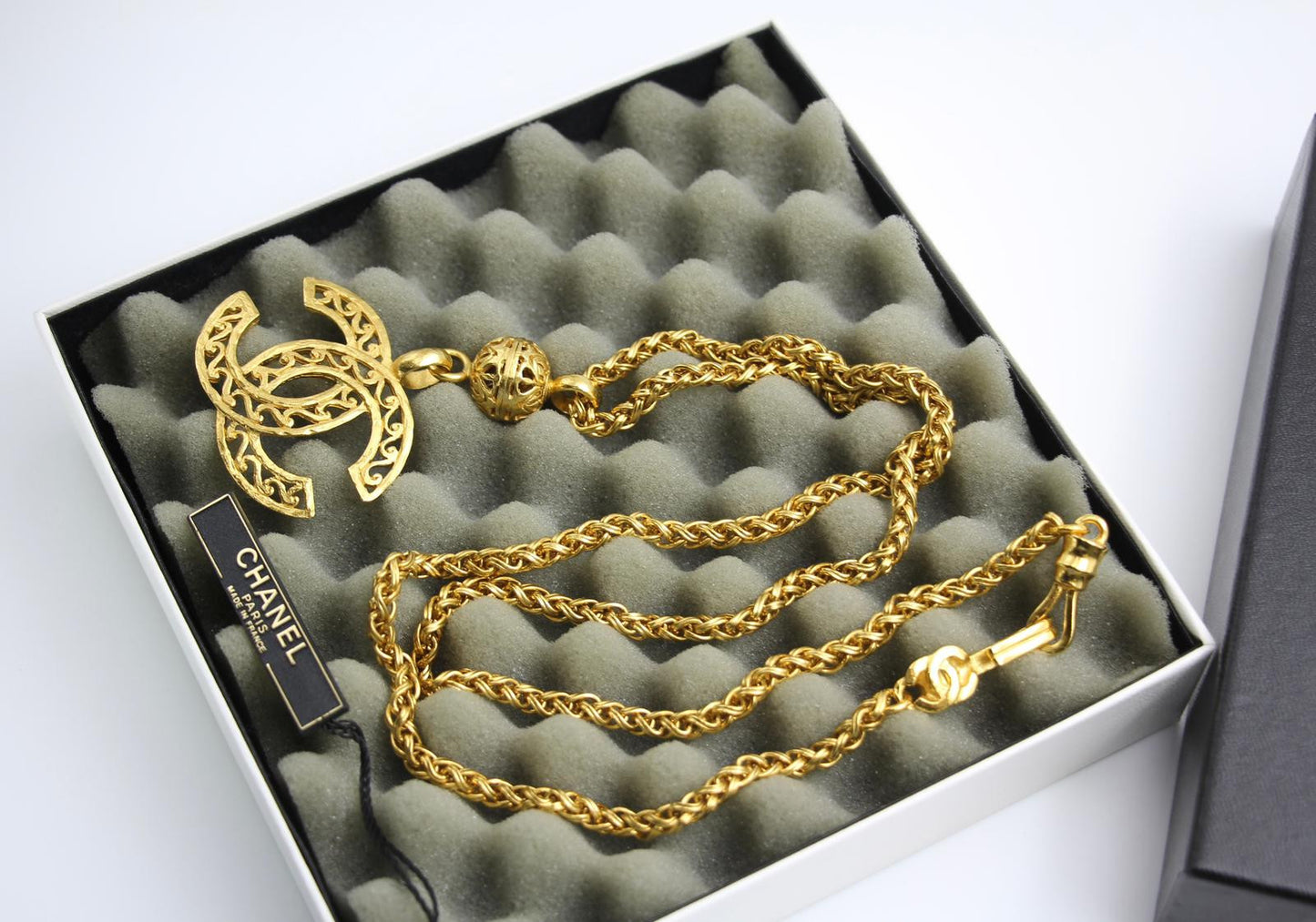 Chanel Vintage 95A Wavy Hollow Ball Pendant Necklace