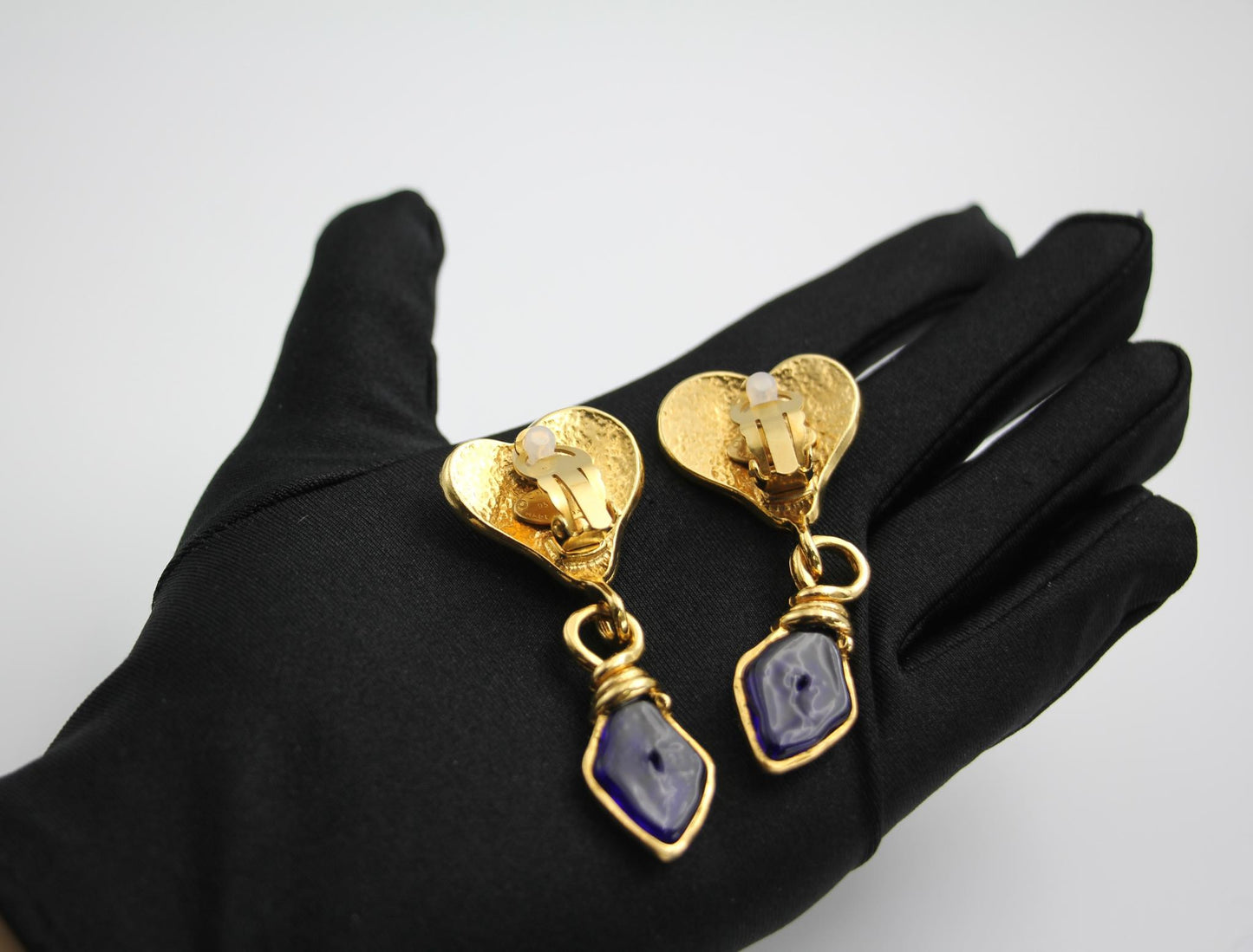 Chanel Vintage 95P Blue Gripoix Gold Plated Heart Clip On Earrings