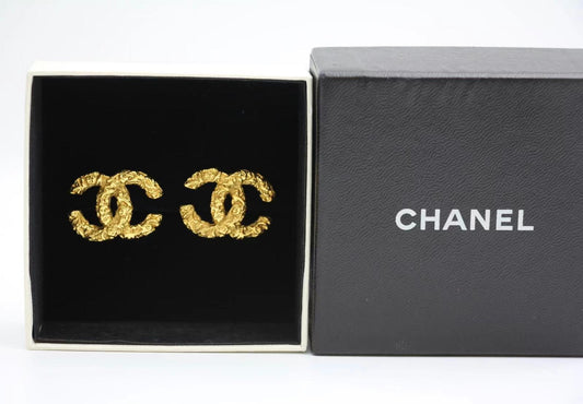 CHANEL Chanel Vintage 93A Lava Gold Clip-On Earrings - Onesize Fashion Jewellery - Vintage fashion from Wararni