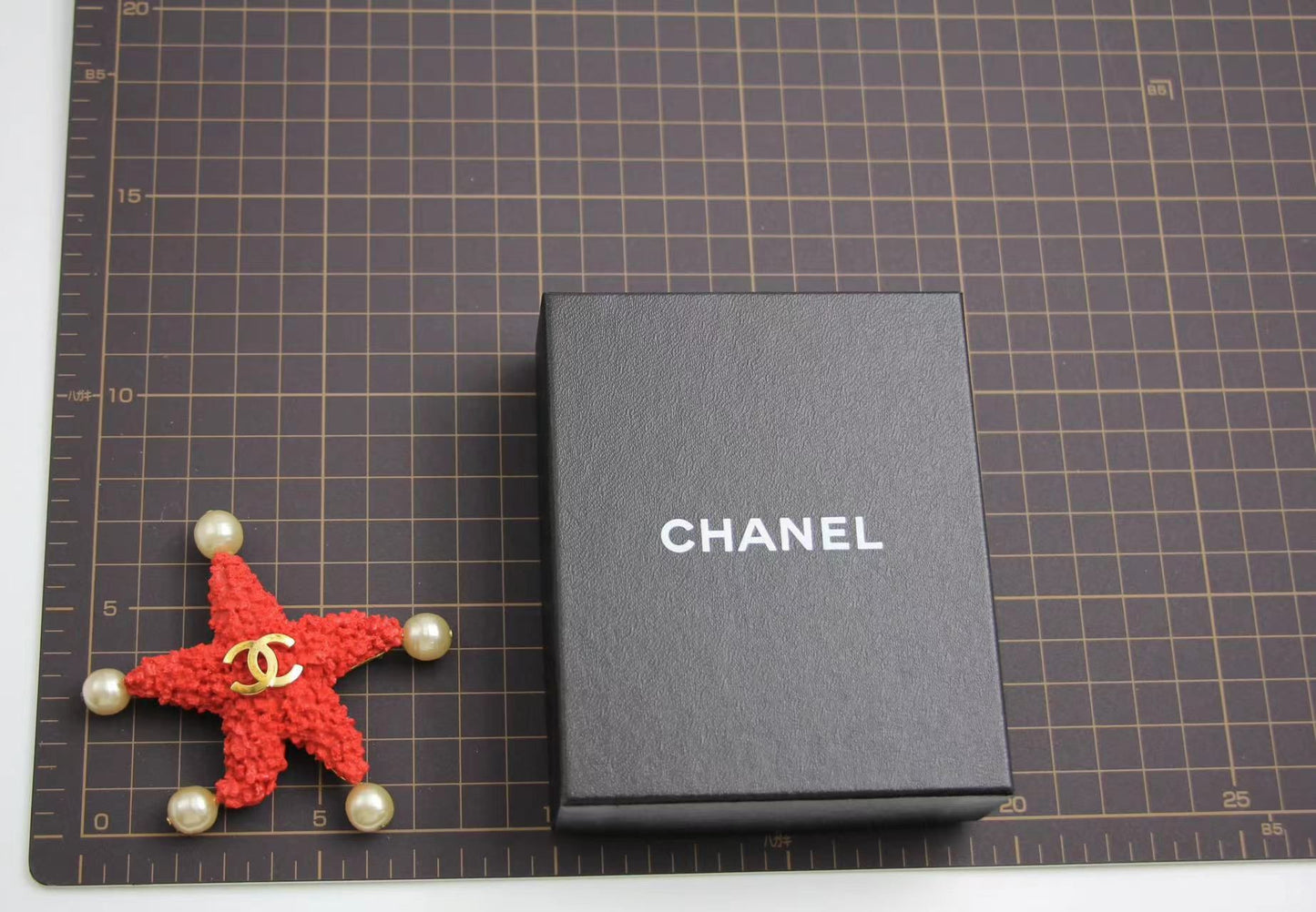 Chanel Vintage 93C Red Lava Imitation Pearls Gold Plated Brass Cc Starfish Brooc