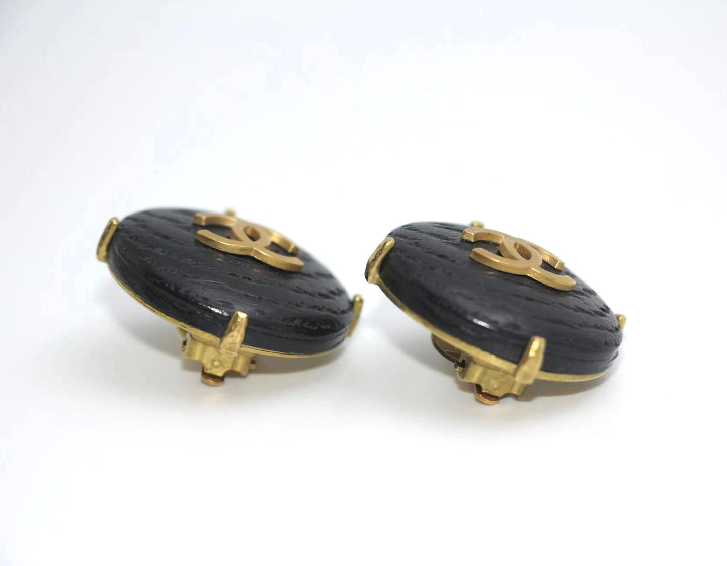 Chanel Vintage 94A Wood Black Clip-On Earrings