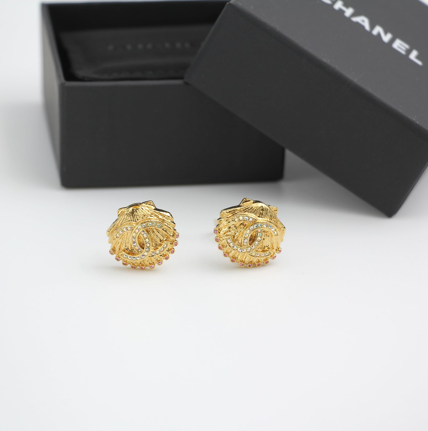 Chanel G23C Metal Shell Vic Gift Earrings