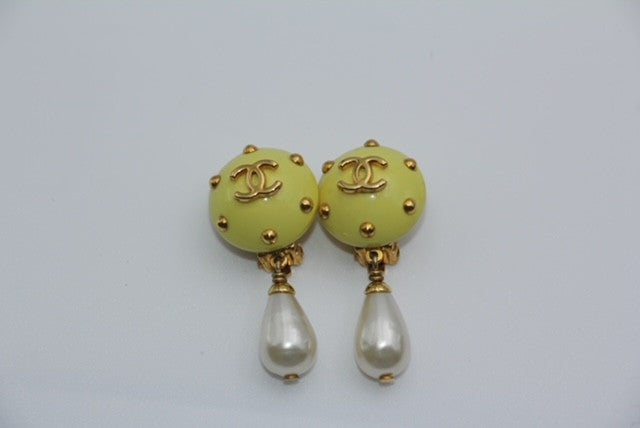 CHANEL Chanel Yellow Earrings - Onesize Fashion Jewellery - Secondhand luxury from Wararni