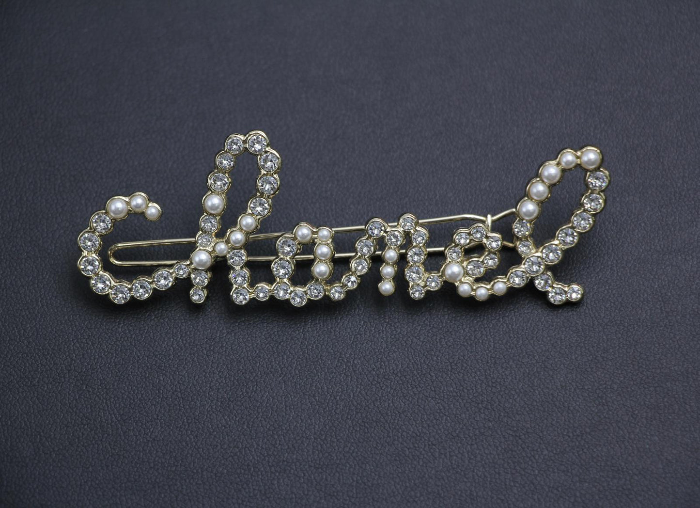 Chanel 21V Rhinestone Imitation Pearl English Brooch