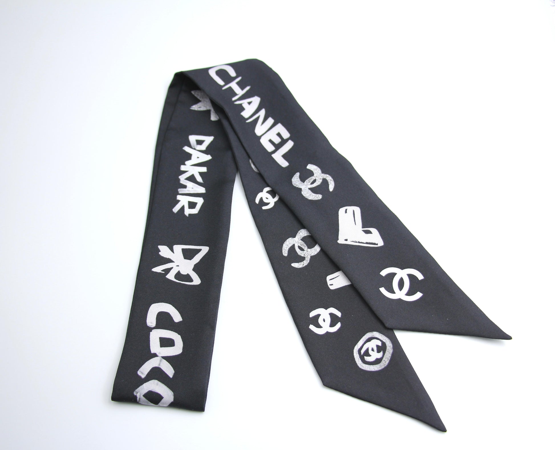 CHANEL Chanel 100 Silk Twilly Black White Cc Scarf - Onesize Accessories - Vintage fashion from Wararni