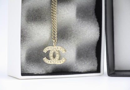 Chanel Vintage 07V Metallic Silver Cc Necklace