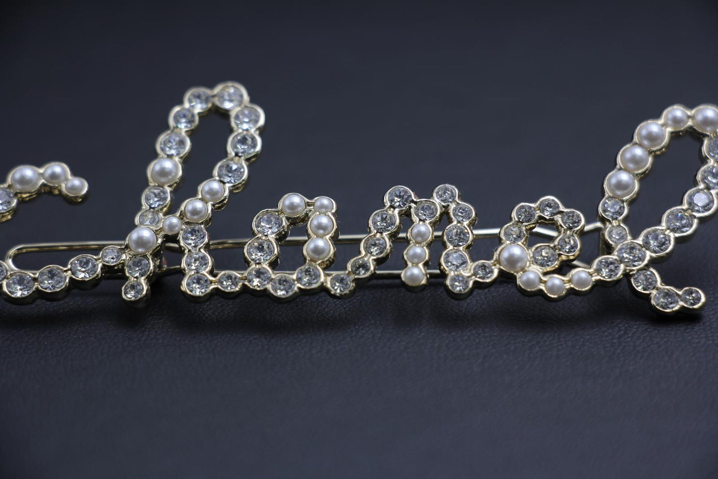 Chanel 21V Rhinestone Imitation Pearl English Brooch