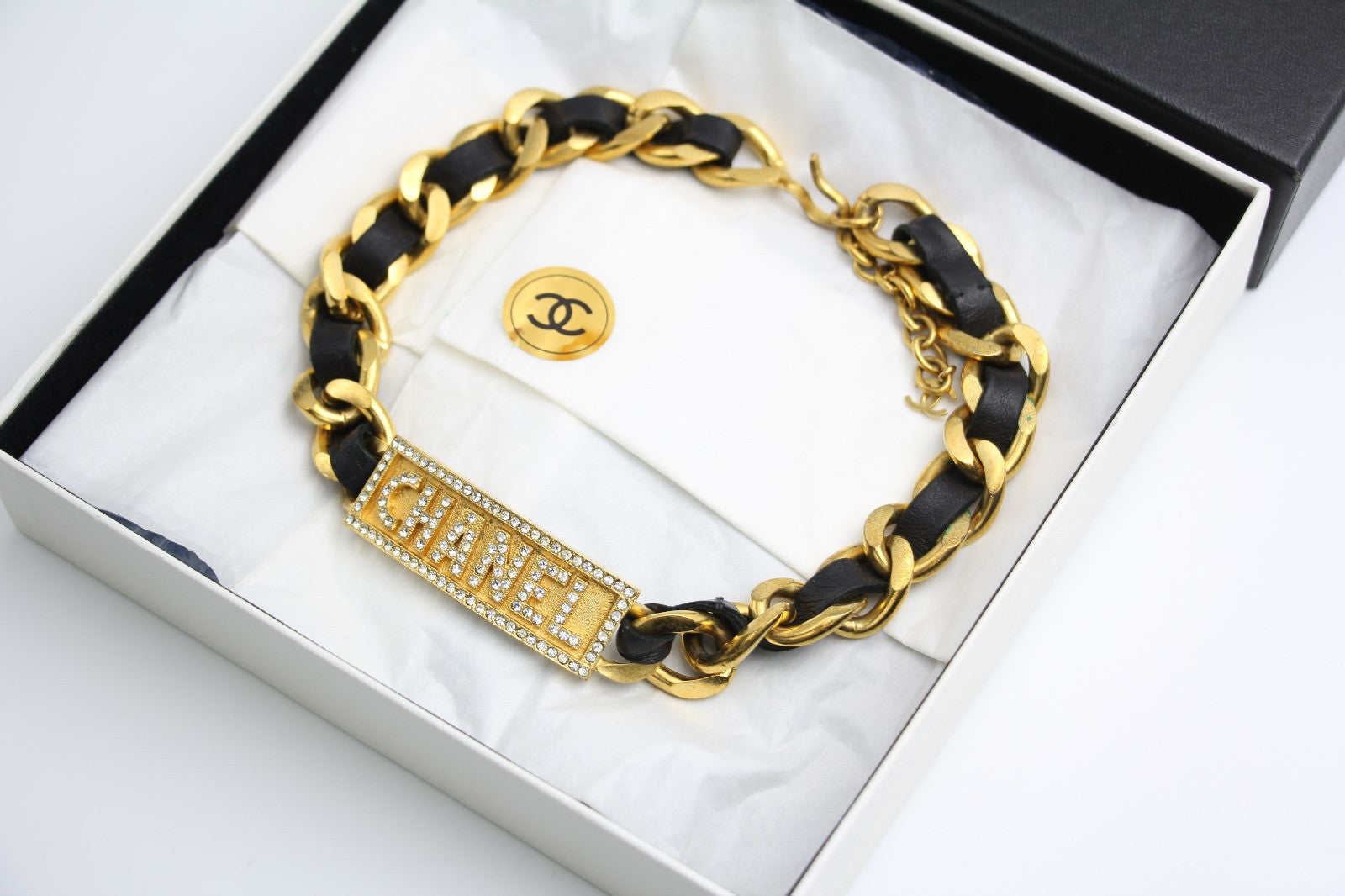 CHANEL Chanel Vintage 95P Black Gold Leather Chain Gold Plated Necklace - Onesize Fashion Jewellery - Vintage fashion from Wararni