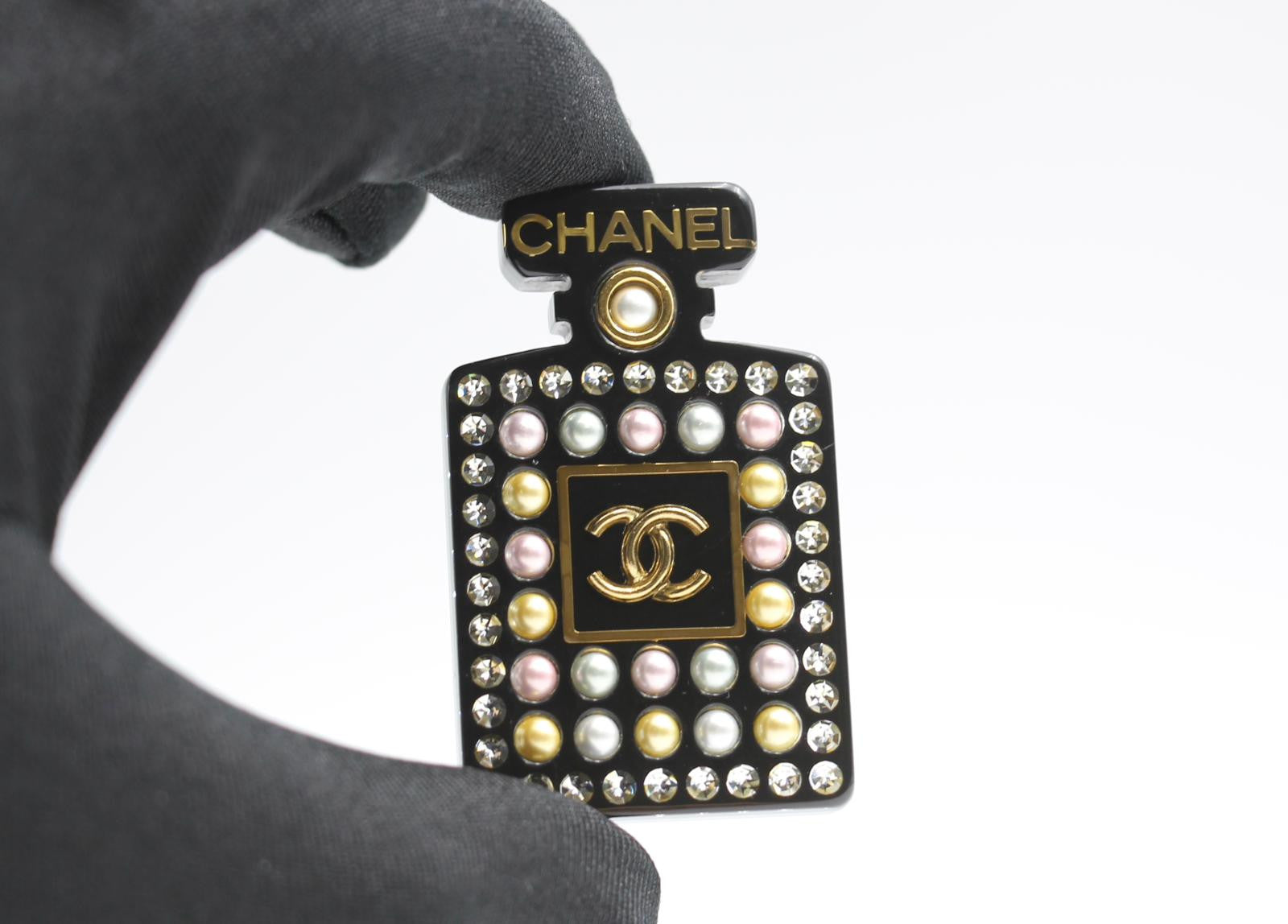 Chanel 21P Acrylic Perfume Bottle Brooch – Wararni.com