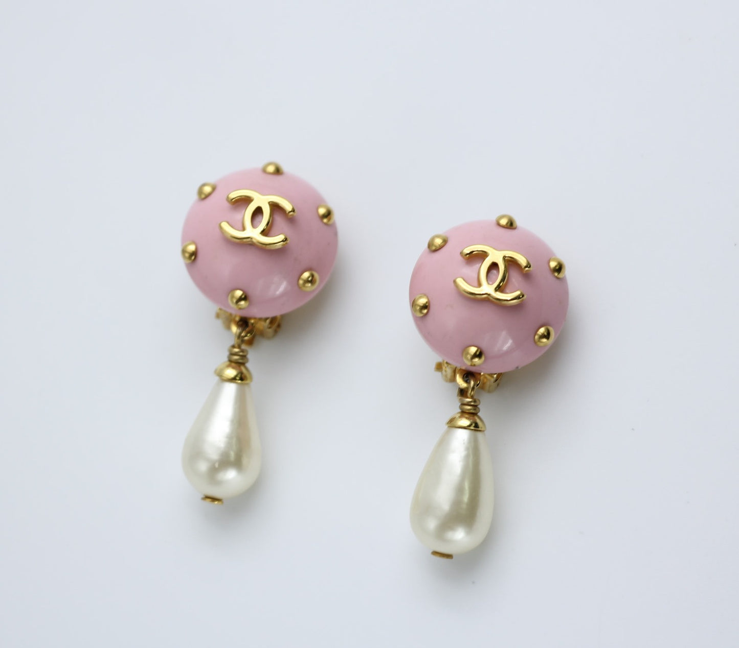 CHANEL Chanel Vintage 96C Resin Pink Bean Imitation Pearl Earrings - Onesize Fashion Jewellery - Secondhand luxury from Wararni