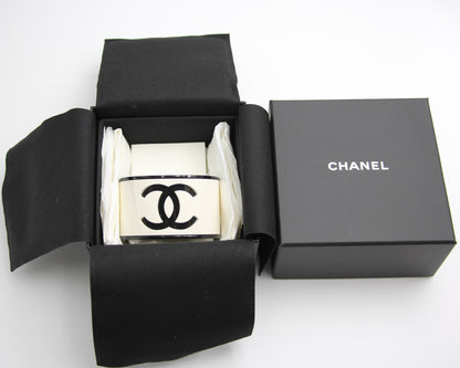 CHANEL Chanel B23 Acrylic Cc Black And White Bracelet - Onesize bracelet - Used fashion item from Wararni