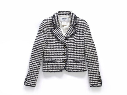 CHANEL 1997 Black And White Tweed Jacket - Onesize Jacket - Secondhand luxury from Wararni