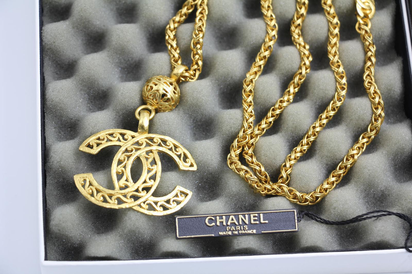 Chanel Vintage 95A Wavy Hollow Ball Pendant Necklace